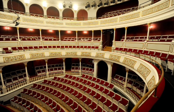 Auftritt Stadttheater